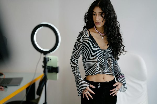 La Mode Androgyne à l'Écran : Unisexité au Cinéma et à la Télévision